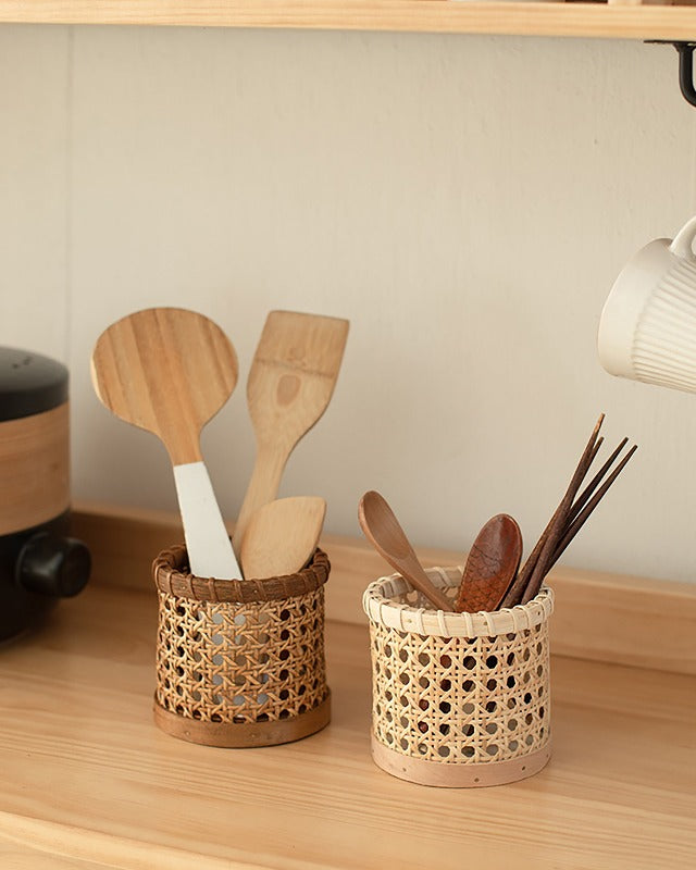 Hollow Rattan Makeup Brush Holder