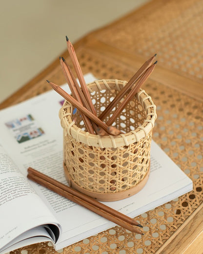 Hollow Rattan Makeup Brush Holder