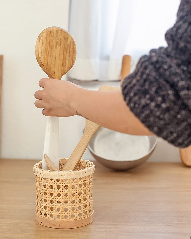 Hollow Rattan Makeup Brush Holder