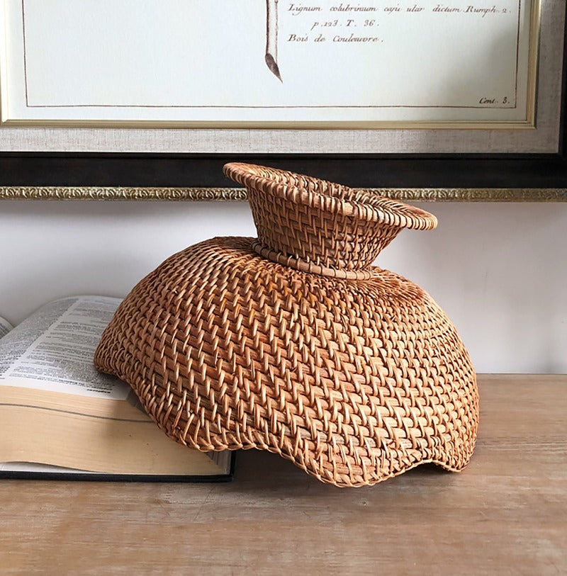 Flower-shaped pedestal rattan fruit bowl